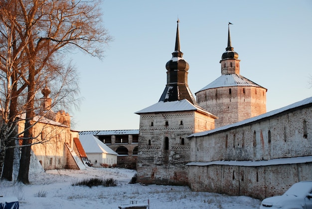 겨울의 KirilloBelozersky 수도원