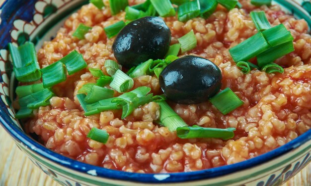 Кисир - традиционный гарнир в турецкой кухне.