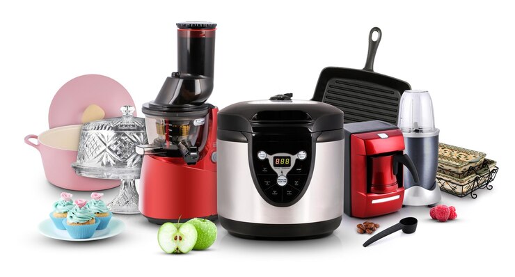 Photo kitchen appliances blender coffee machine pressure cooker pan pot and slow juicer isolated on white