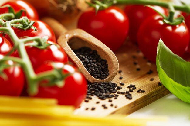 Photo kitchen background cooking food concept. closeup of cooking process. vegetables on table. cooking of italian pasta.