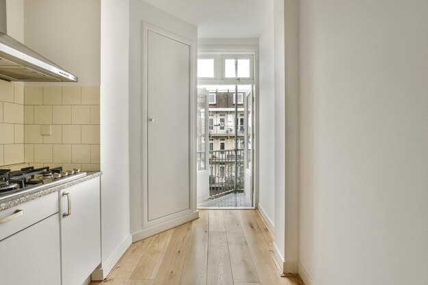 Photo a kitchen with white cabinets and a door to a