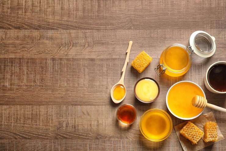 Photo 木製の背景に美味しい蜂蜜のキッチン用品
