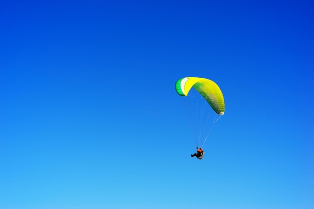 空の背景のhdで凧のチラシ