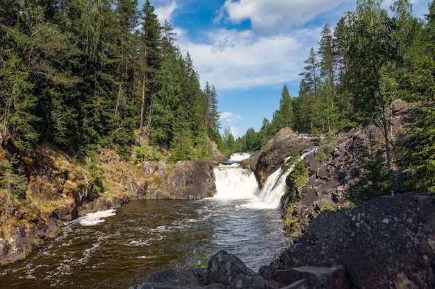 Kivach Falls in de late zomer, Karelië