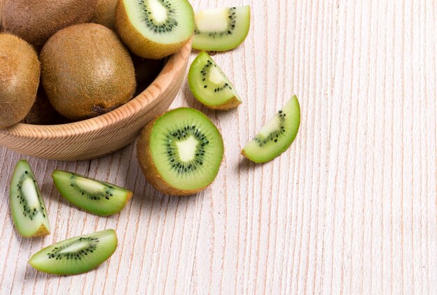 Kiwi's in een schaal