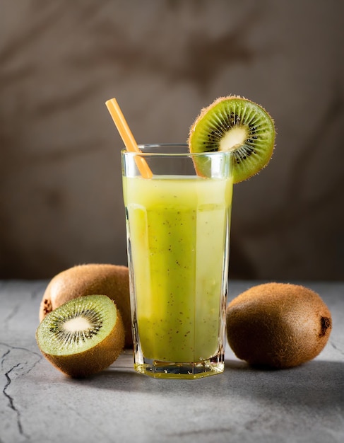 Foto kiwi sap in een glas