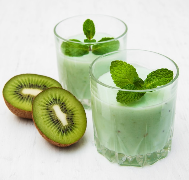 Kiwi smoothie in glass