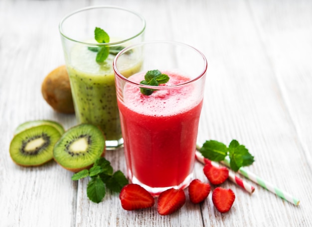 Kiwi and strawberry smoothies