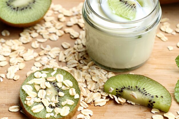 kiwi with smoothie yogurt