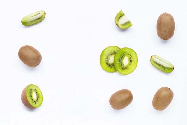 Kiwifruit met geïsoleerde plakken