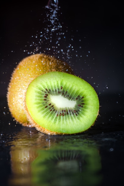 Kiwifruit met waternevel