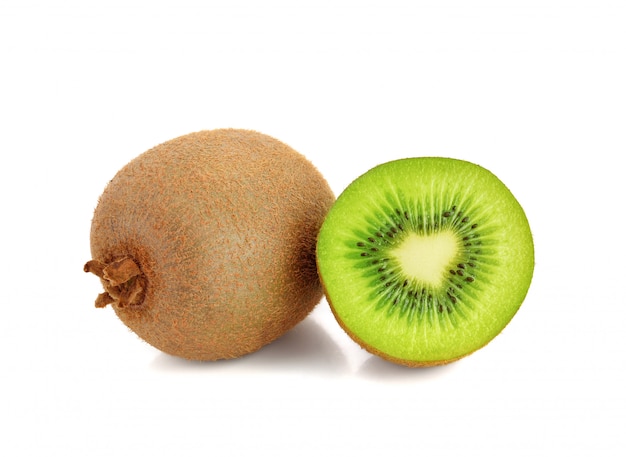 Kiwifruit op wit wordt geïsoleerd dat