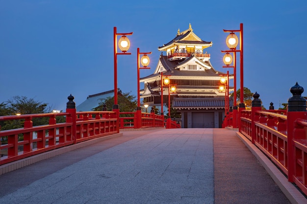 Foto il castello di kiyosu è un castello giapponese situato a kiyosu, nella prefettura orientale di aichi, in giappone