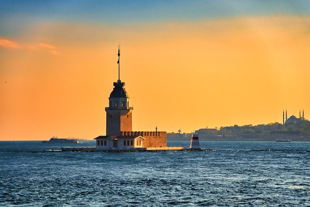 Photo kiz kulesi lighthouse istanbul turkiye