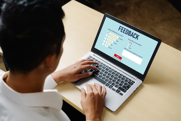 Klantfeedback en beoordelingsanalyse door moderne computersoftware voor bedrijven