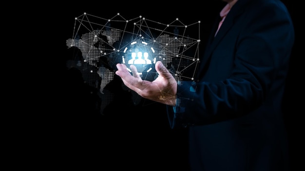 Klantrelatiebeheer Bedrijfsman gebruik van computer met wereldwijde structuur klantennetwerk