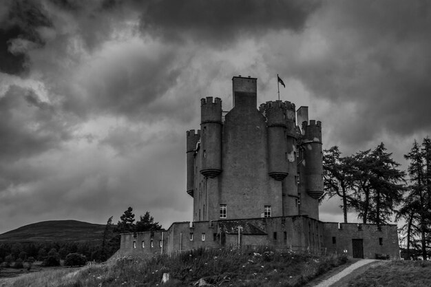 Foto klassiek schotse kasteel in het cairngorm national park