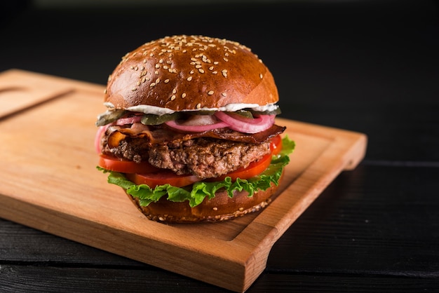 Klassieke Amerikaanse hamburger met rundvlees