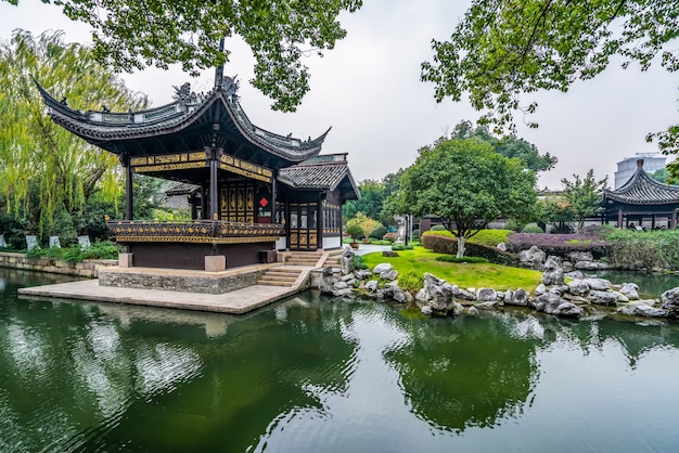 Klassieke architectuurtuin in Ningbo Yuehu Park