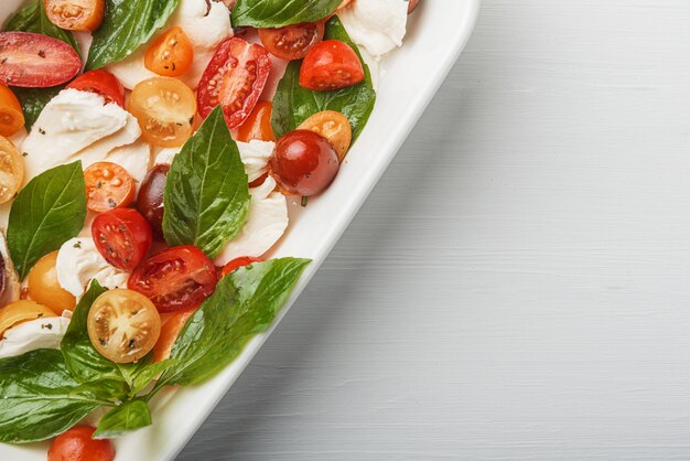 Klassieke caprese salade, vegetarische keuken gezond eten