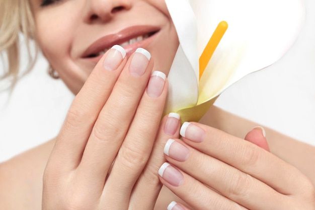 Klassieke korte French manicure