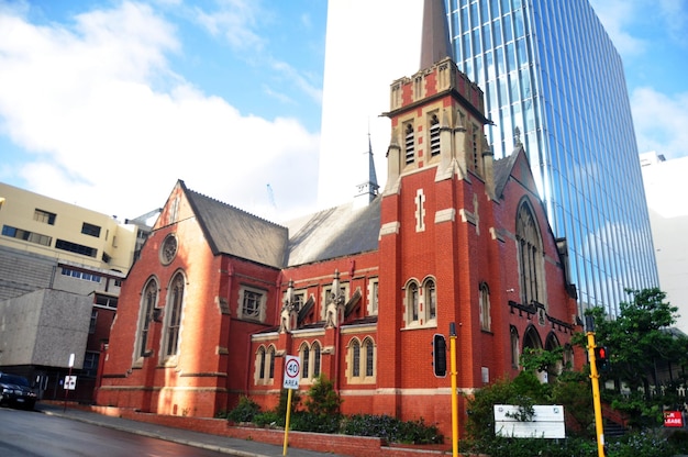 Klassieke prachtige kathedraal voor Australische mensen en buitenlandse reizigers bezocht reizen en respect bidden in St Georges Terrace Street op 22 mei 2016 in Perth, Australië