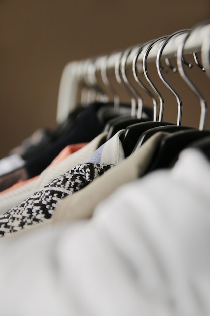 Kleding op hangers