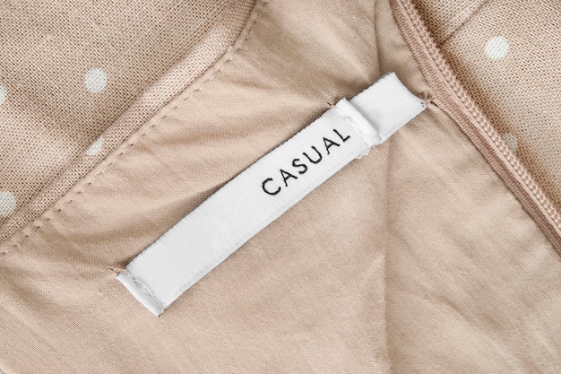 Kledinglabel zegt casual