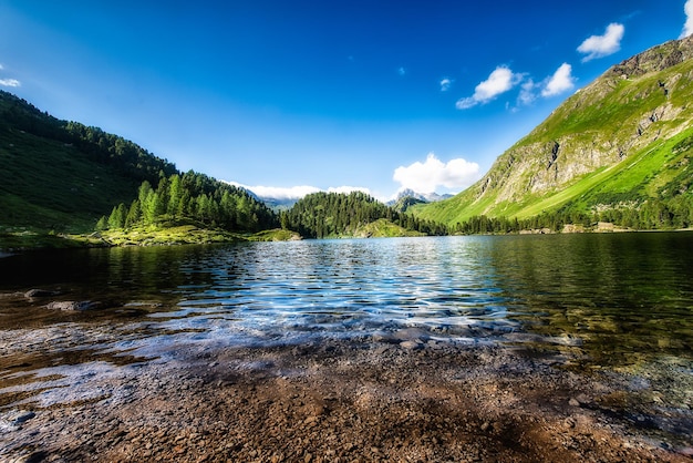 Klein bergmeer in de Zwitserse Alpen