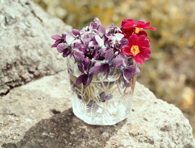 Klein bosje wilde bloemen buiten