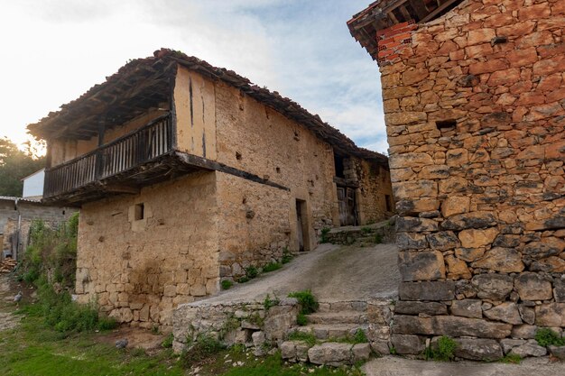 Klein landelijk stadje espiona asturias