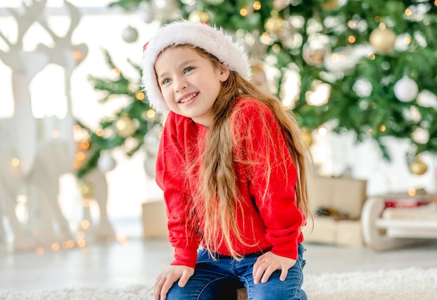 Klein meisje in de kersttijd