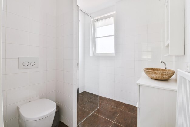 Klein toilet in modern appartement