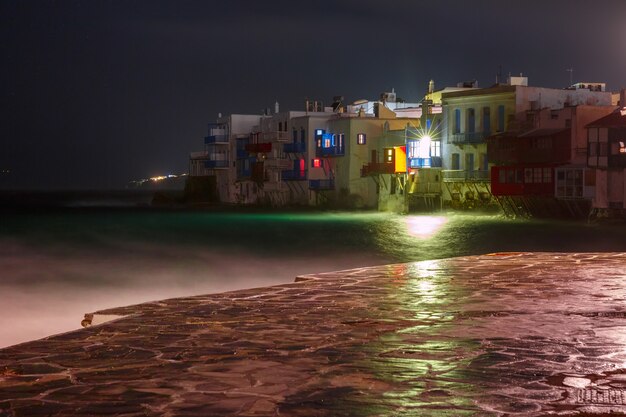 Klein Venetië 's nachts op het eiland Mykonos, Griekenland