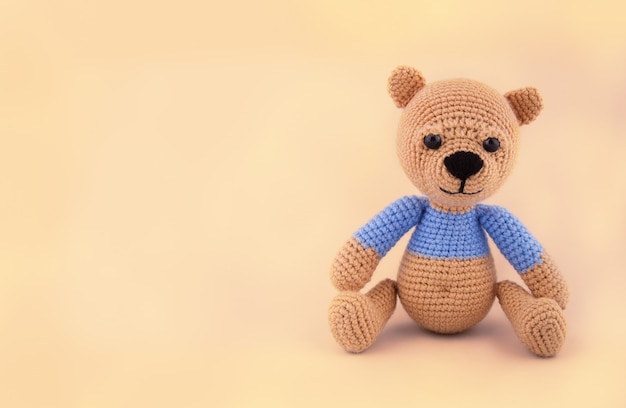 Kleine gehaakte teddybeer, handgemaakt zacht stuk speelgoed