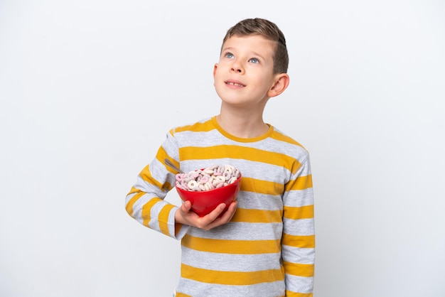 Kleine jongen over geïsoleerde achtergrond