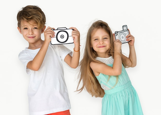 Kleine kinderen fotograferen met Papercraft-camera