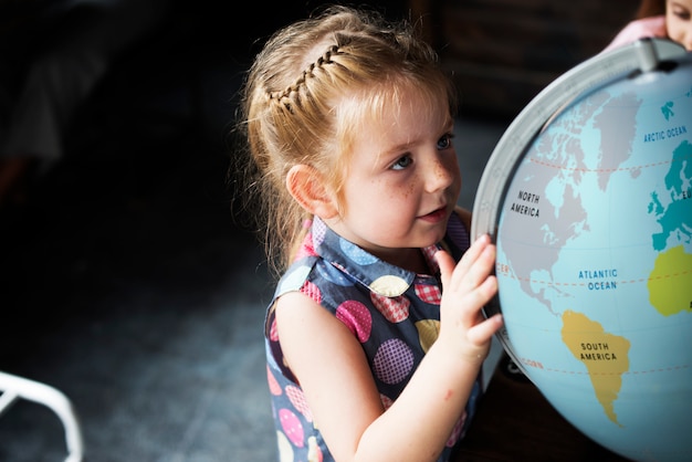 Kleine kinderen leren klasse van duurzame levensstijl