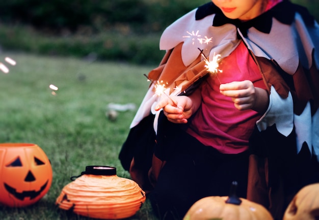 Kleine kinderen op Halloween-feest