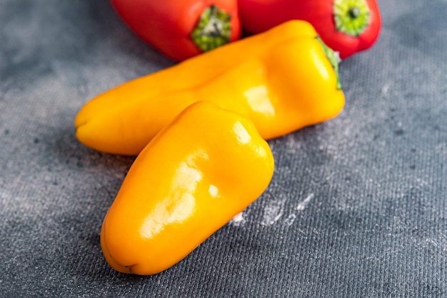 Kleine paprika verse groente gezonde maaltijd eten snack dieet op tafel kopieer ruimte voedsel