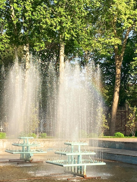 Kleine regenboog in de fontein