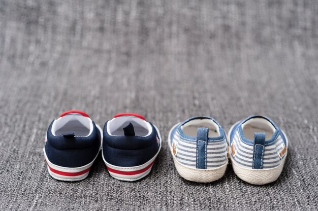 Kleine schoenen voor babyclose-up