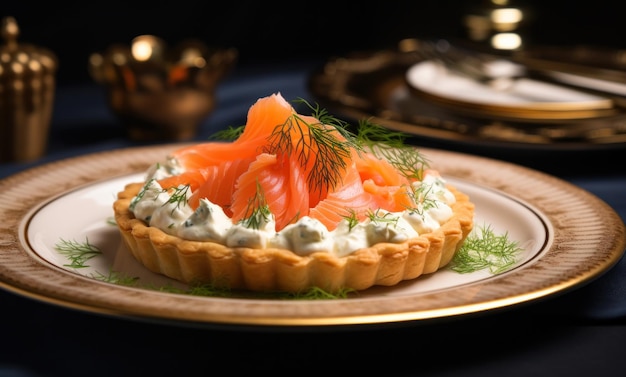 kleine taart met zalm en room en dille