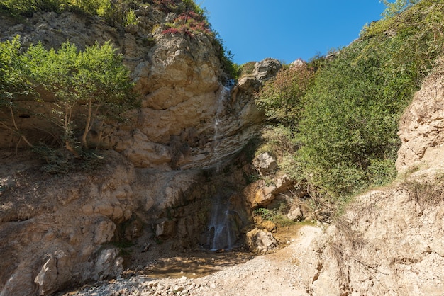 Kleine waterval in de hooglanden