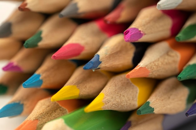 Foto kleurpotloden close-up macro-opname schoolonderwijs en tekenvaardigheid