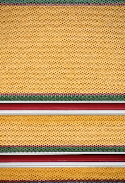 Kleurrijk dak bij Thaise tempel
