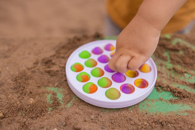 Kleurrijke antistress zintuiglijke speelgoed fidget push pop het in peuters handen antistress trendy pop it speelgoed regenboog zintuiglijke fidget nieuwe trendy siliconen speelgoed