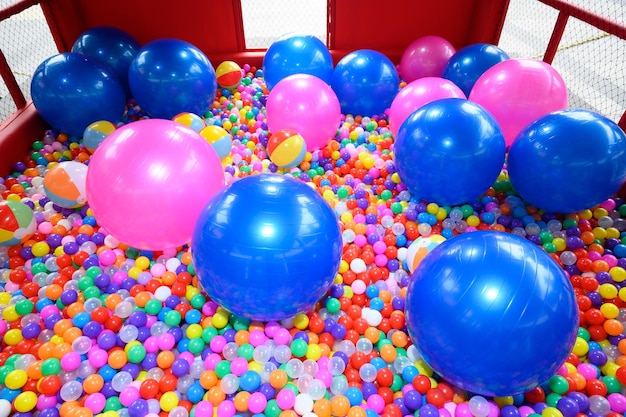 Foto kleurrijke ballen, geweldig speelgoed voor kinderen.