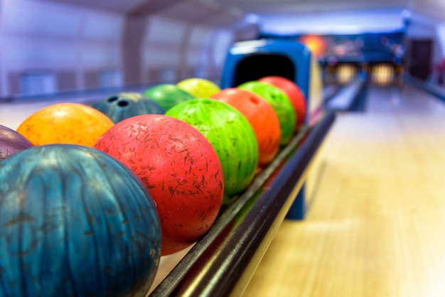 Kleurrijke bowlingballen