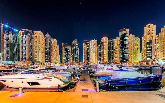 Kleurrijke dubai marina skyline Dubai Verenigde Arabische Emiraten